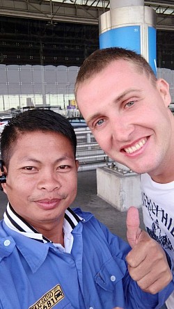 รับลูกค้าจากเมืองพัทยามาส่งที่สนามบินสุวรรณภูมิสดจากสถานที่จริงครับ
